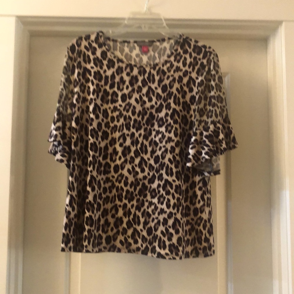 Vince Camino animal print short sleeved blouse with flouncy sleeves